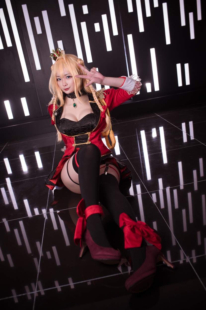 20241029085553-eab1a33e853f-05_Momoko_Pigsfly_Nero_XMAS_5.jpg