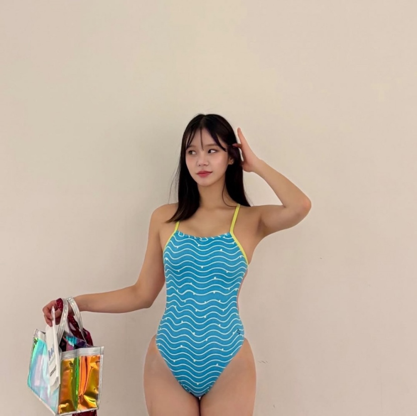 20241217114821-2929a2894cd4-맹승지수영복8.jpg