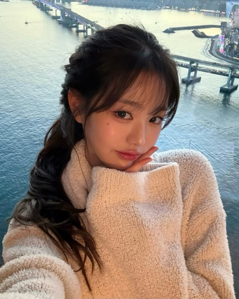 20250111013813-a6a8da7b525d-장원영2.jpg