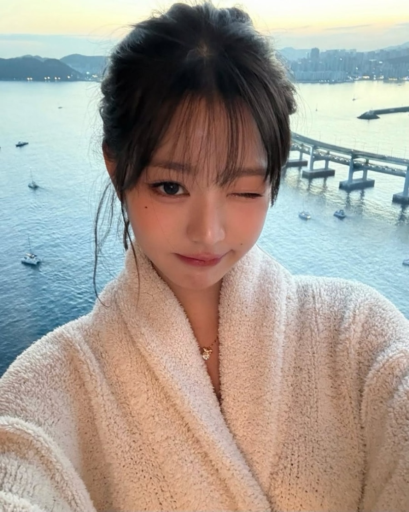 20250111013855-b923a21639f8-장원영6.jpg