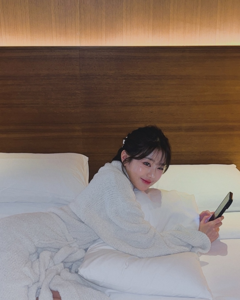 20250111014005-a6a9b96774ec-장원영12.jpg