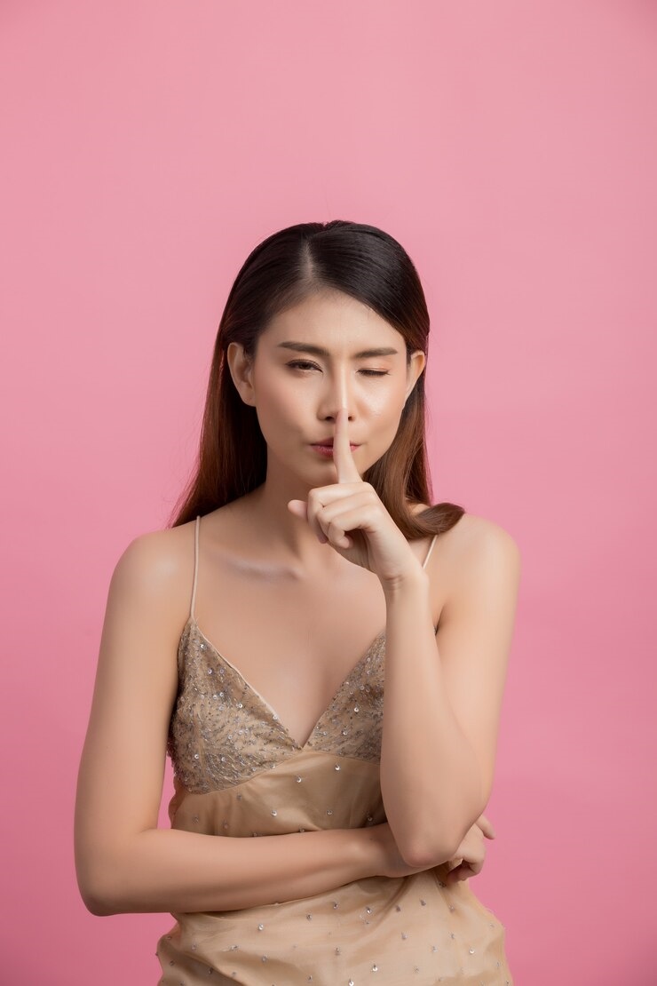 20250128231911-83c5567995e8-beautiful-woman-face_1150-11688.jpg