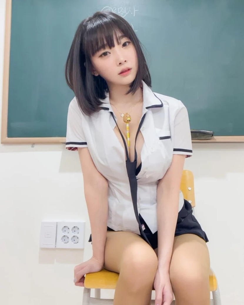 20250214014941-5afe264a3d53-뭘입어도장난없는인경좌1.jpg
