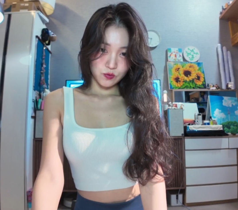 20250227011106-82dad1cbcf69-뽀또녀엄소진방송근황1.jpg