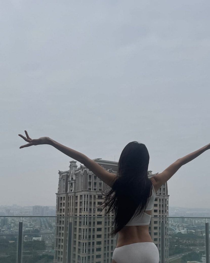 20250304191149-c7b99809ea03-DJ달수빈비키니3.jpg