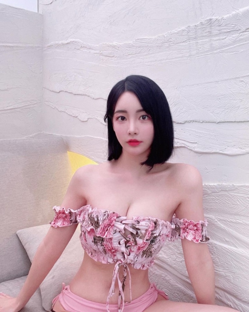 20250320010441-11856532e8d9-곽민선아나운서비키니몸매자랑4.jpg