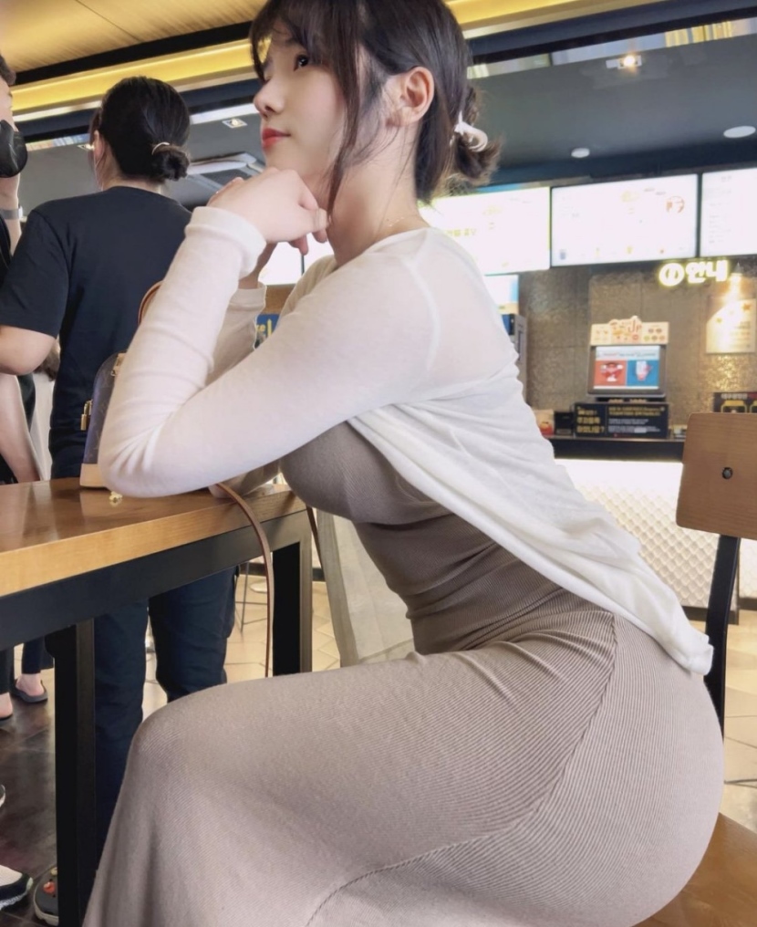 20250413025128-de48d359d662-유튜버뚜비미시룩1.jpg