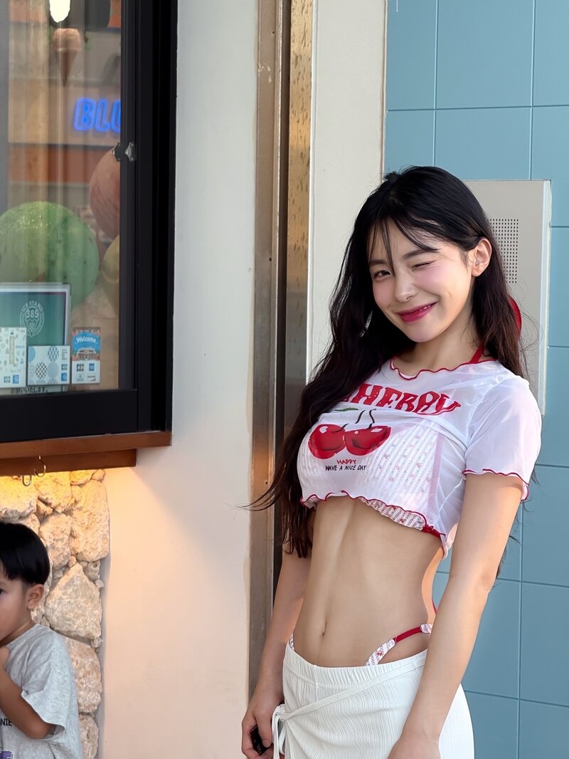 20250625005207-0d812d8cbd75-이다혜치어리더비키니3.jpg