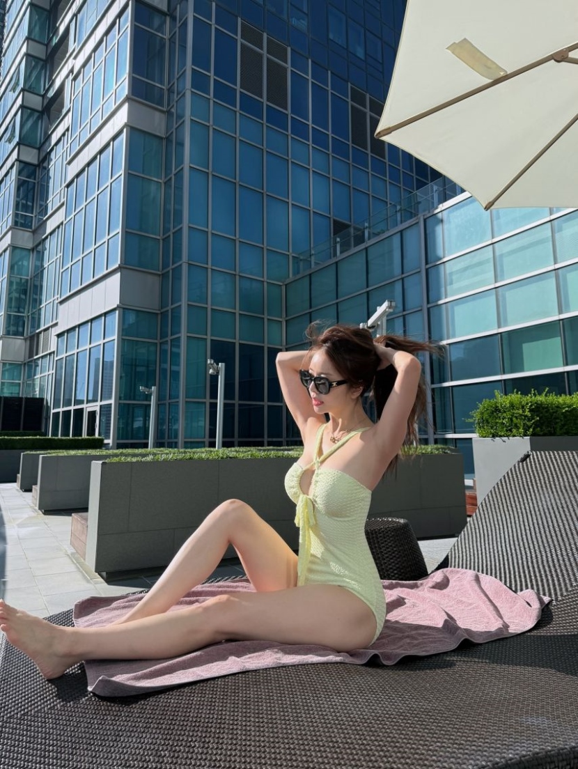 20250807195141-a263bd81b372-트로트가수설하윤수영복몸매2.jpeg