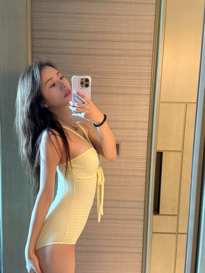 20250807195201-eca94e629f3e-트로트가수설하윤수영복몸매5.jpeg