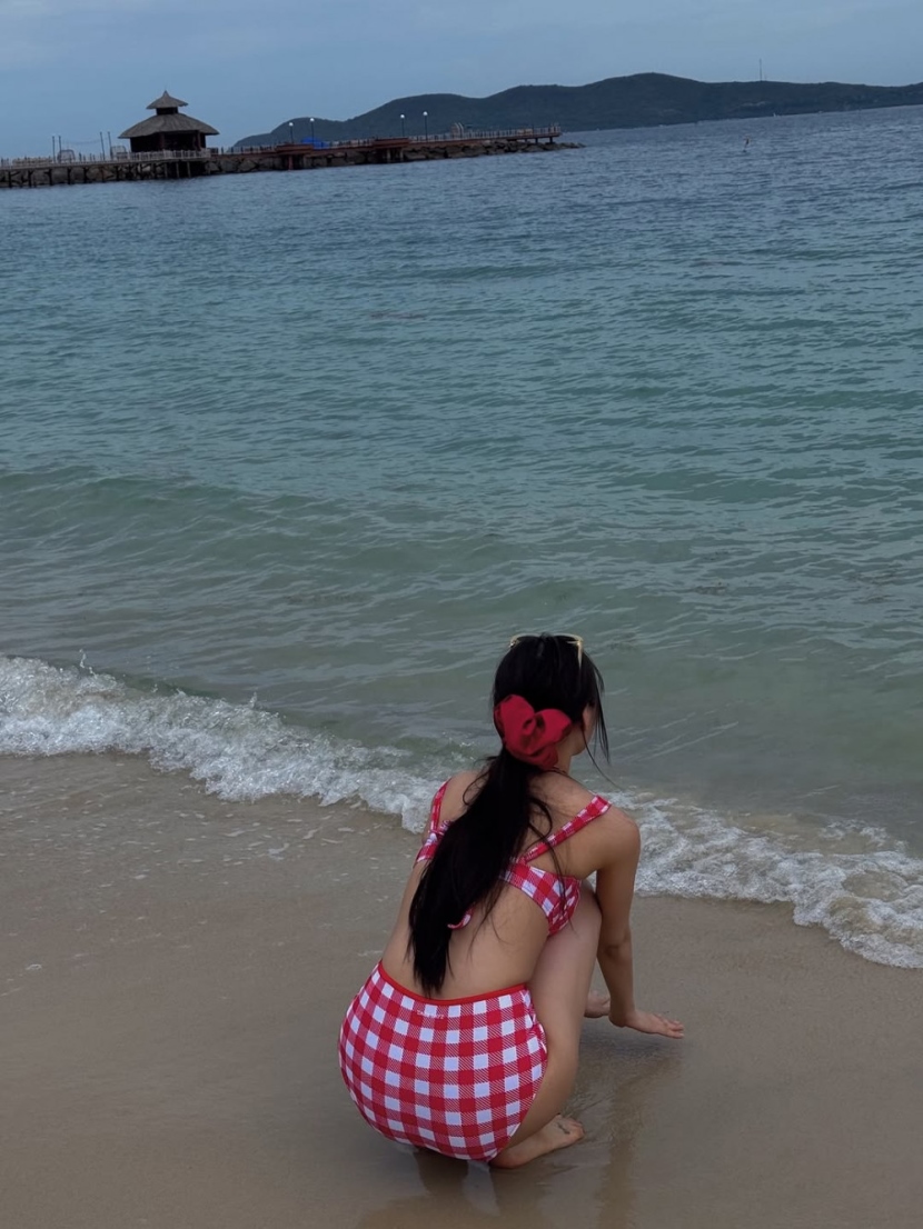 20250808195113-b6601d8c687d-러블리즈정예인비키니2.jpg