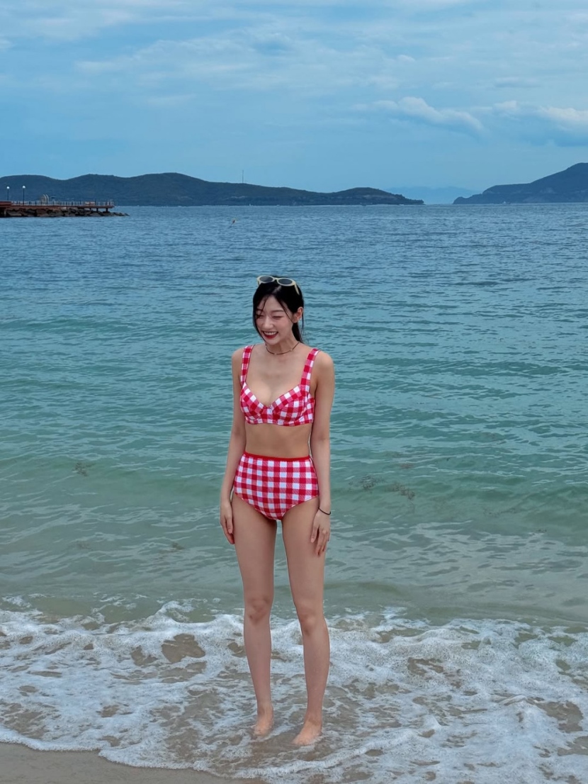 20250808195128-ac93be13790c-러블리즈정예인비키니4.jpg