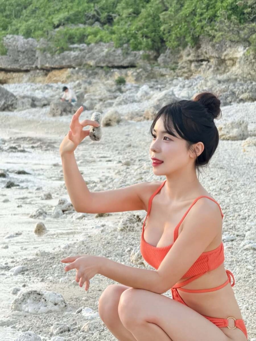 20250829001222-59d840cf8b84-이다혜치어리더모노키니3.jpeg