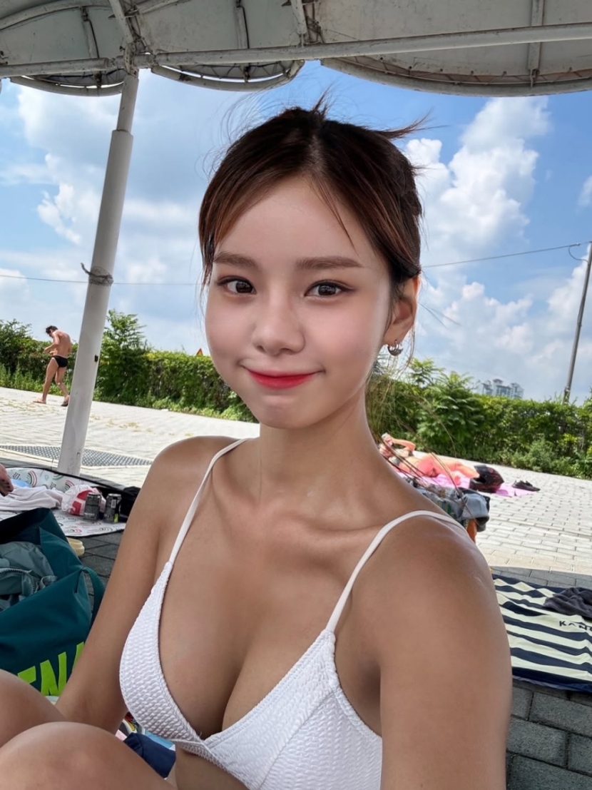 20251008194139-73084495abf1-맹승지비키니1.jpg