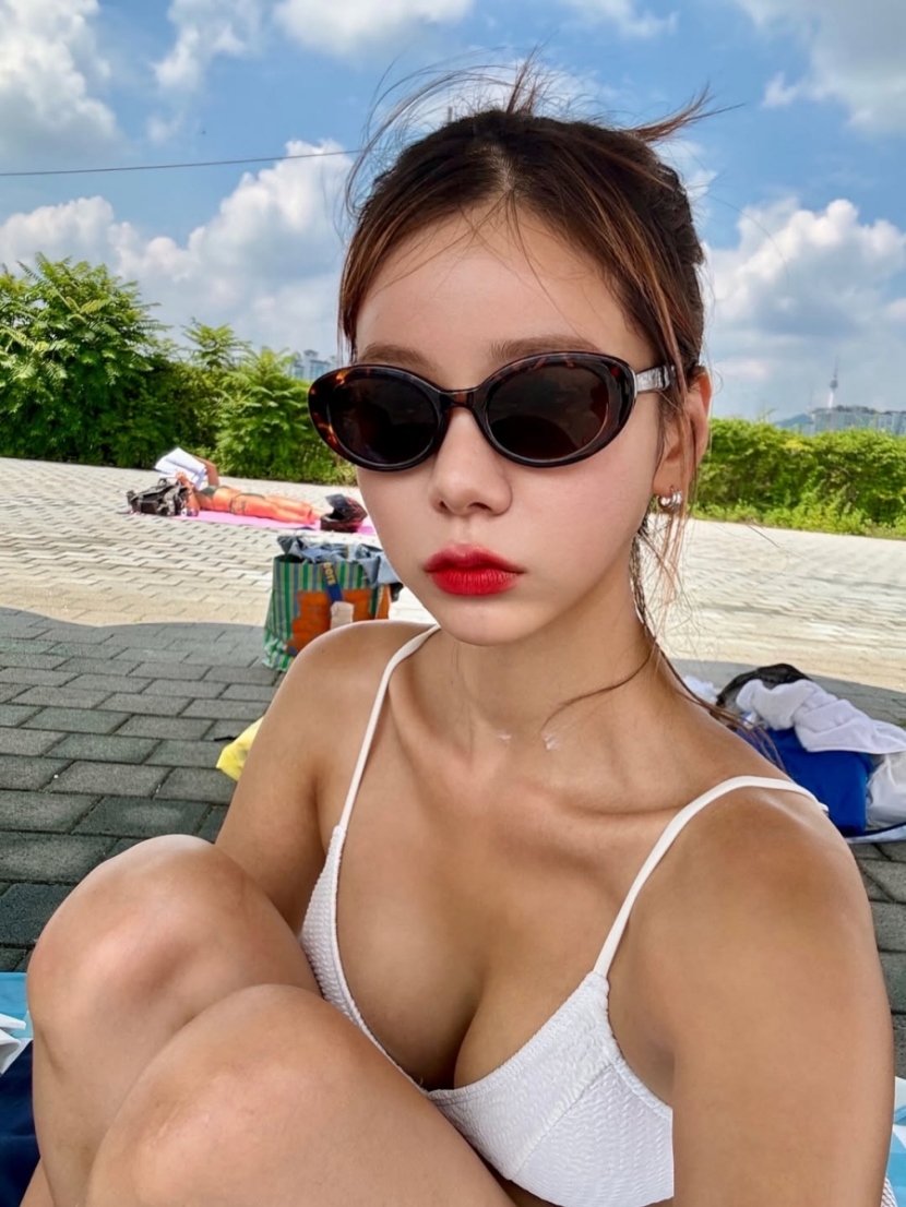 20251008194147-42358bb9f243-맹승지비키니2.jpg