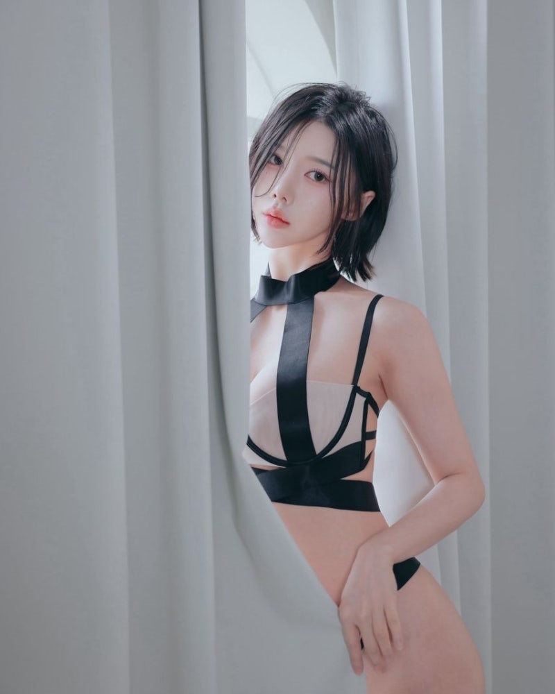 20251011022613-f7d43badb2cb-레이싱모델송주아화보3.jpg