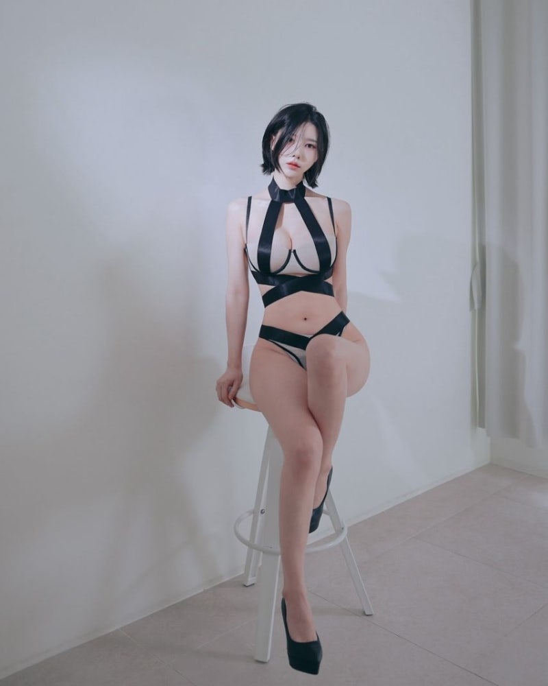 20251011022634-8a1250e21c88-레이싱모델송주아화보6.jpg
